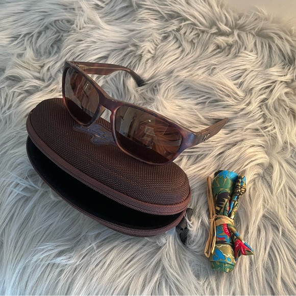 Maui Jim sunglasses with tortoise frames - Picture 3 of 3